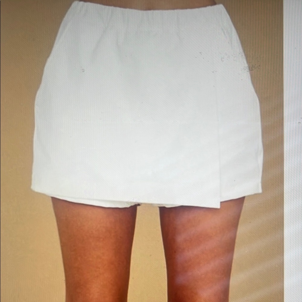 Carbon38  Essential White Mini Skort NWOT